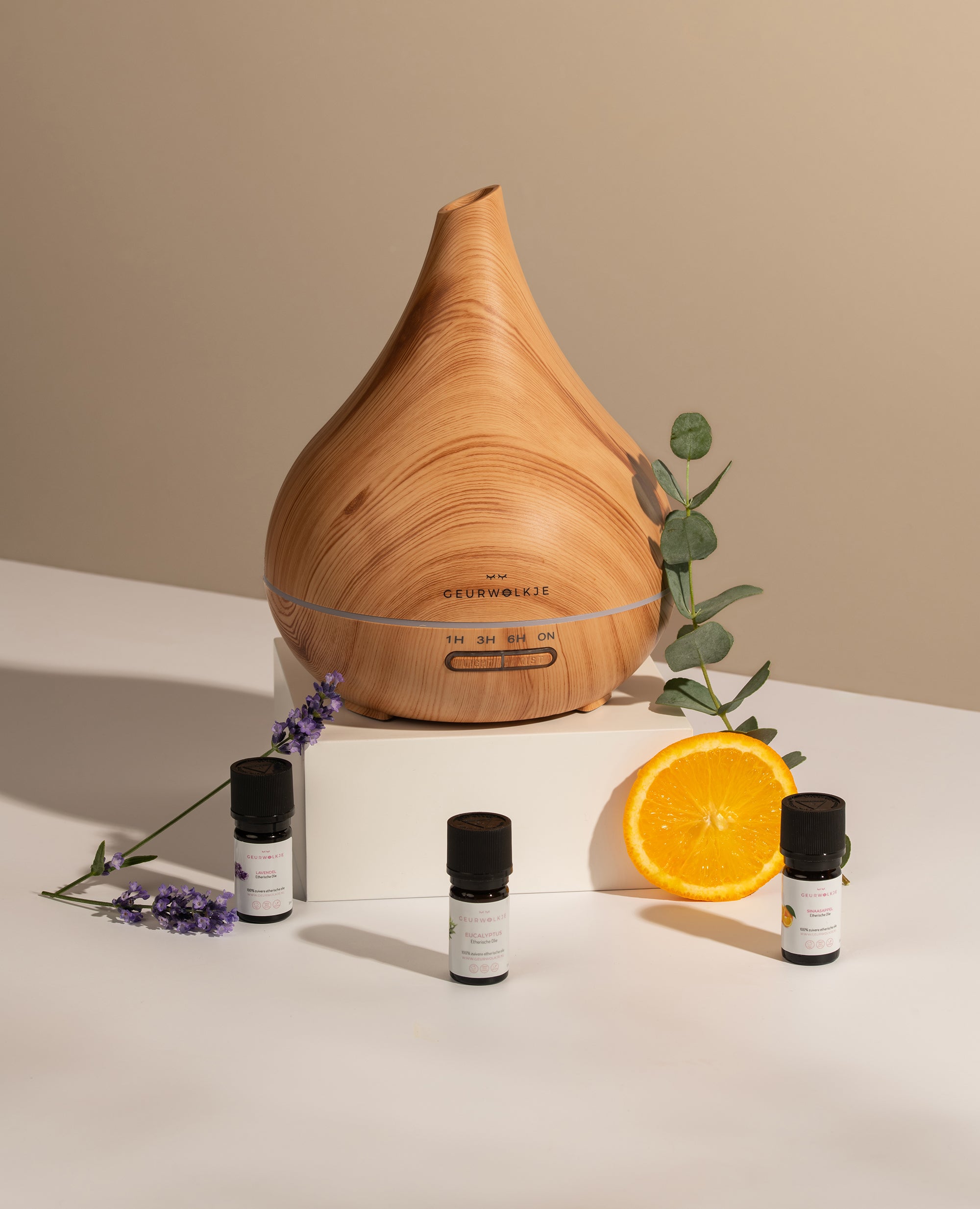 Geurwolkje® Aroma Diffuser Cadeauset Unity - Relax & Easy in licht hout, met 5 ml Eucalyptus, Lavendel en Sinaasappel etherische oliën