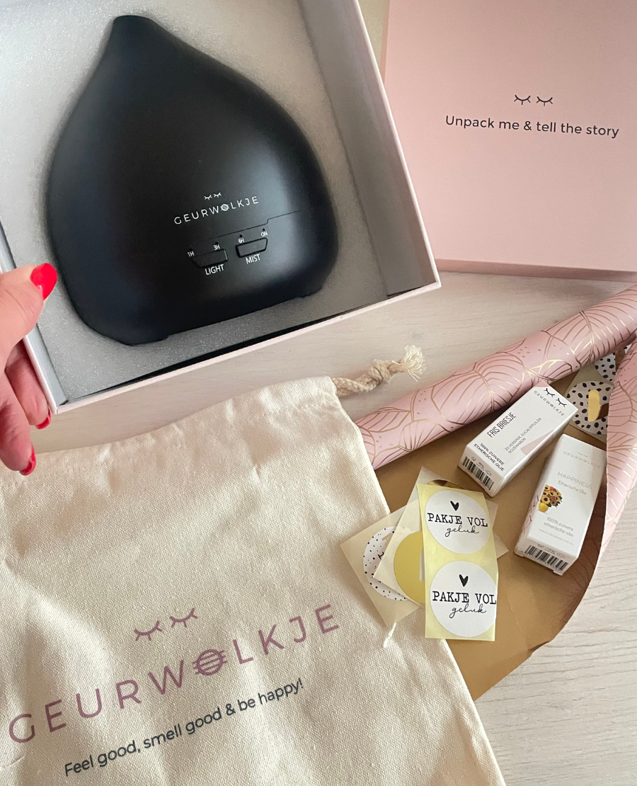 Stijlvolle Aroma Diffuser Unity 2.0 van Geurwolkje in zwart, perfect voor elke ruimte.