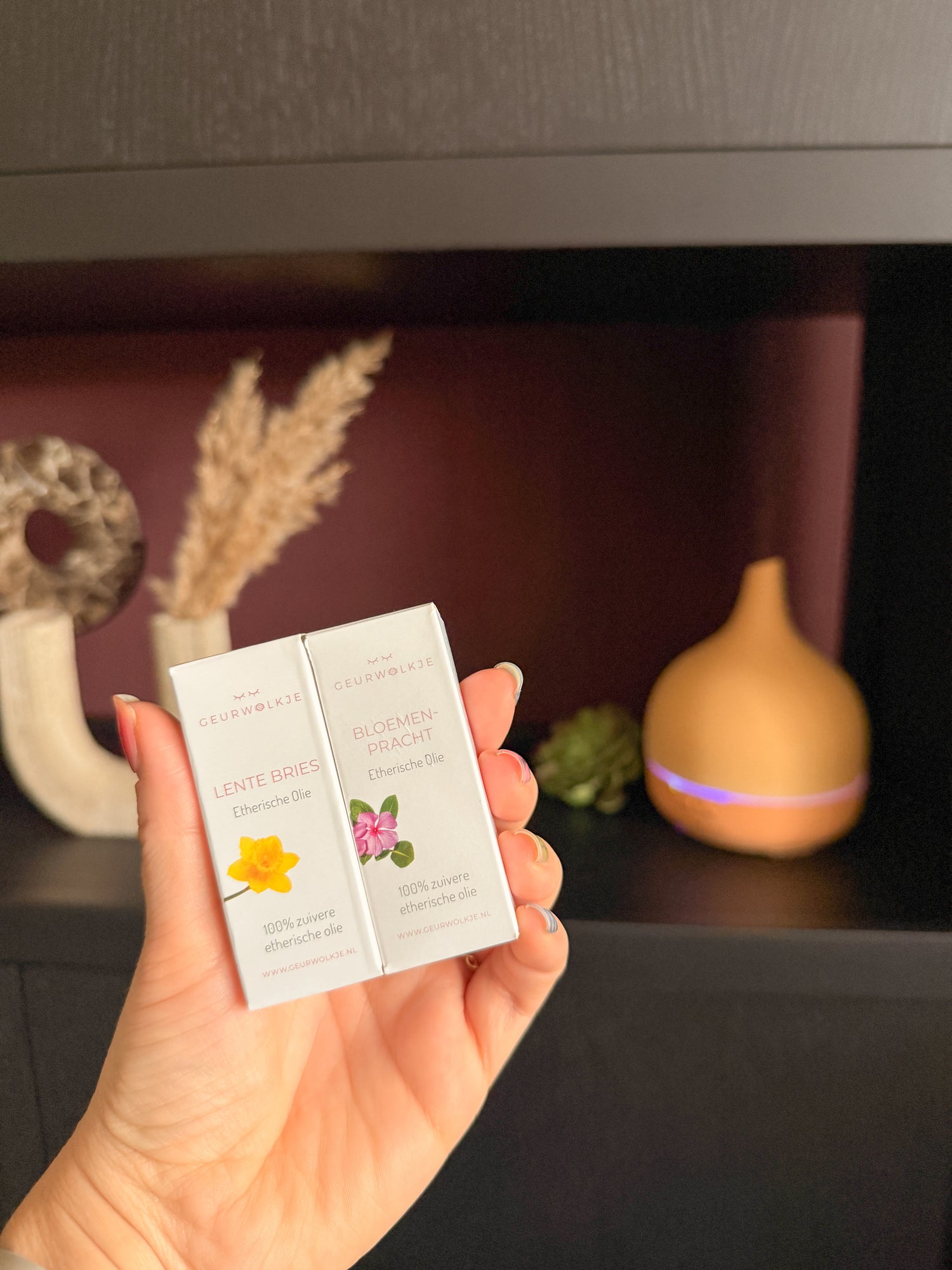 Geurwolkje etherische oliën en roomspray voor verschillende toepassingen in huis