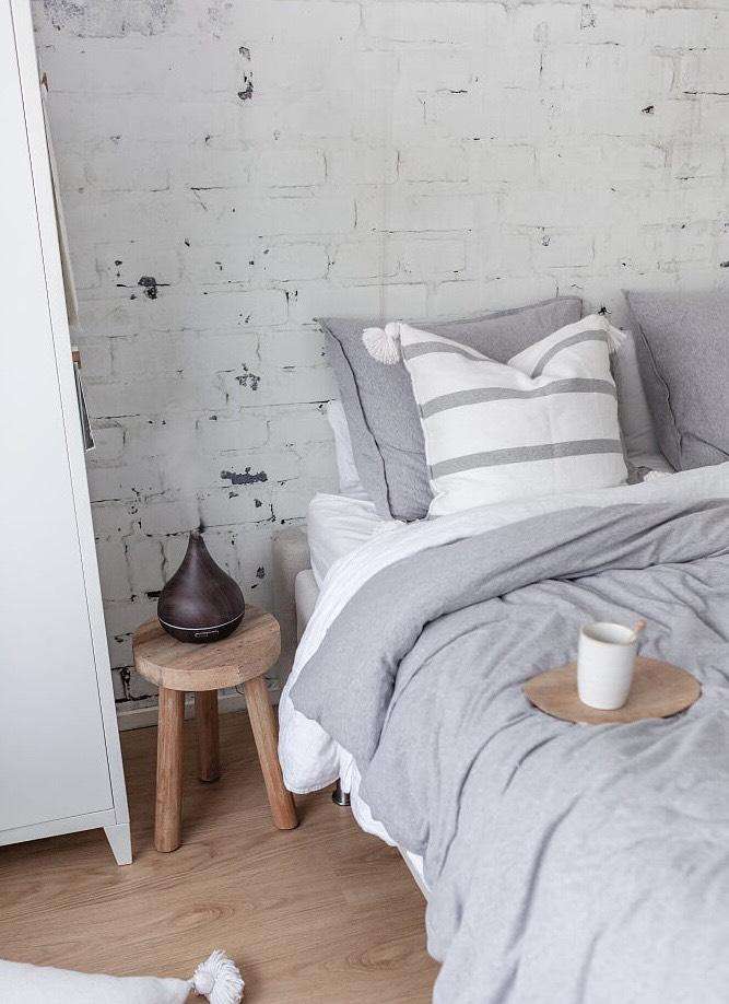 Geurwolkje Aroma Diffuser in donker hout Unity, perfect voor geurverspreiding.