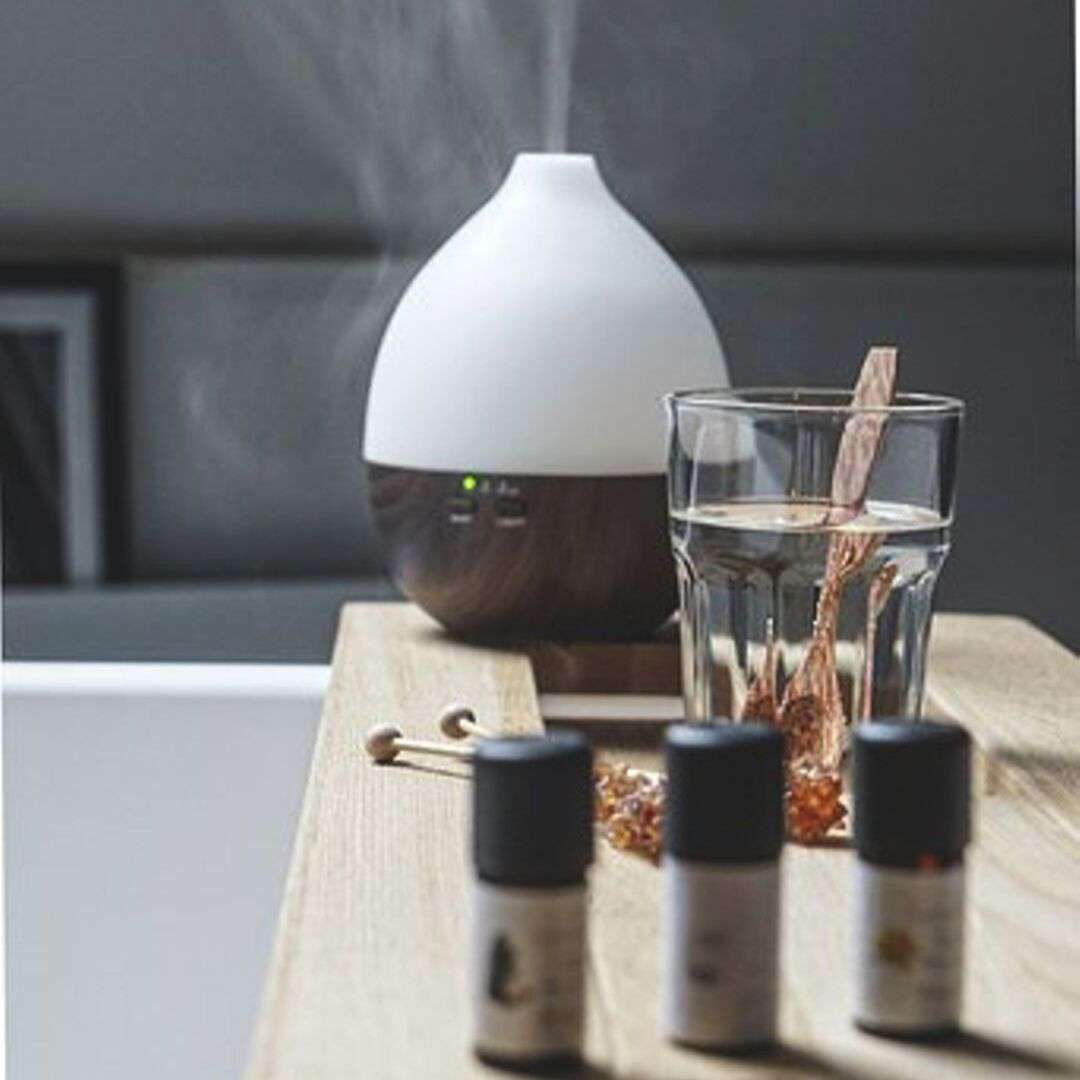Geurwolkje Aroma Diffuser in donker hout Nimbus 2.0, perfect voor geurverspreiding.