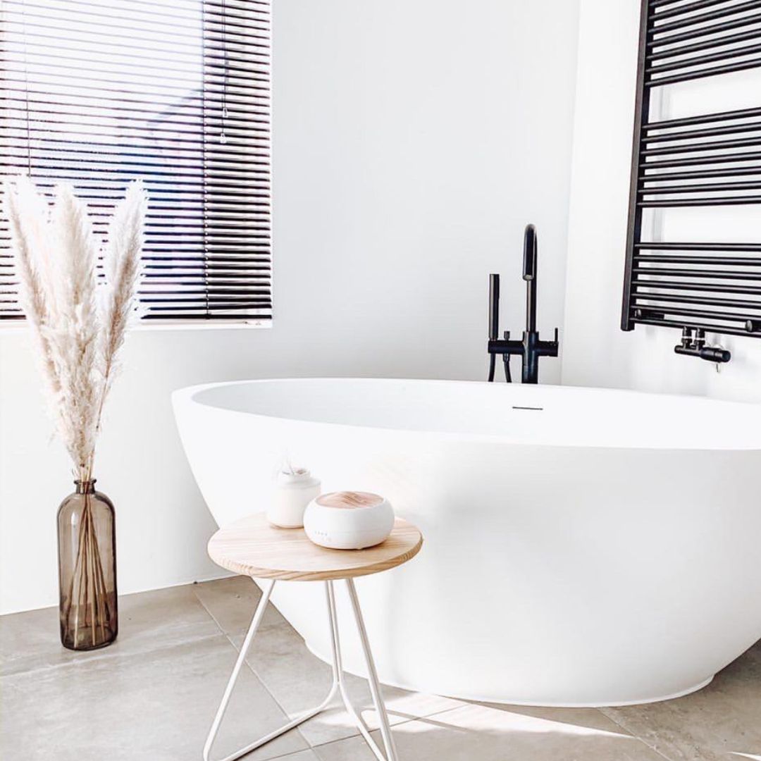 Geurwolkje Etherische Olie Diffuser in wit Sakura, ideaal voor etherische oliën.