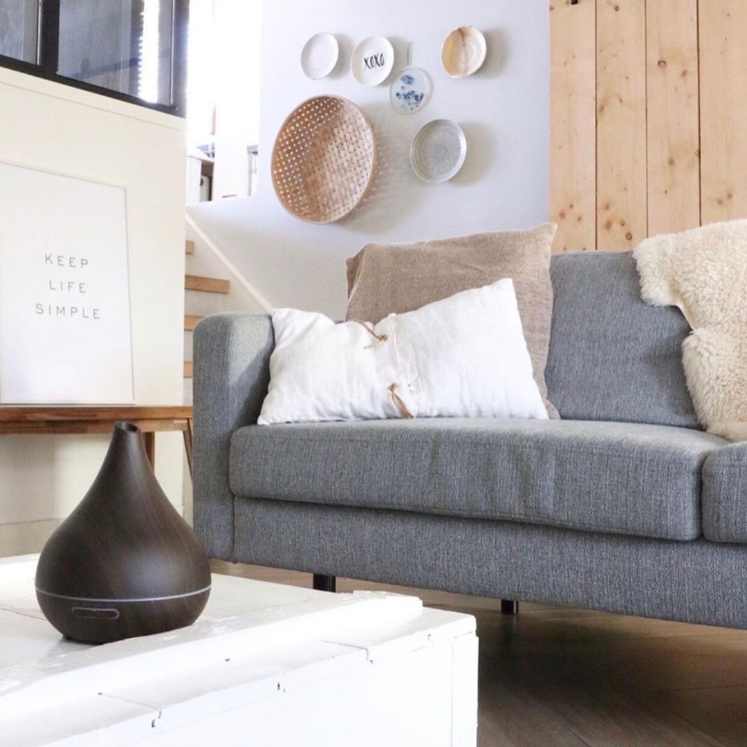 Geurwolkje Aroma Diffuser in donker hout Unity, perfect voor geurverspreiding.