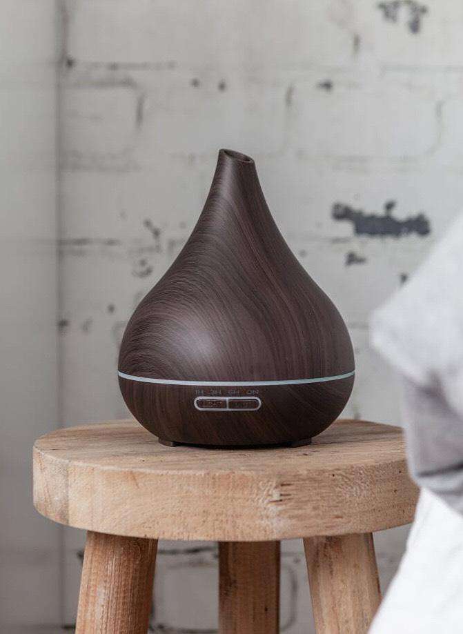 Geurwolkje Aroma Diffuser in donker hout Unity, perfect voor geurverspreiding.