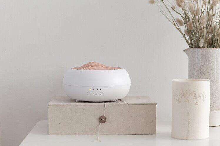 Geurwolkje Etherische Olie Diffuser in wit Sakura, ideaal voor etherische oliën.
