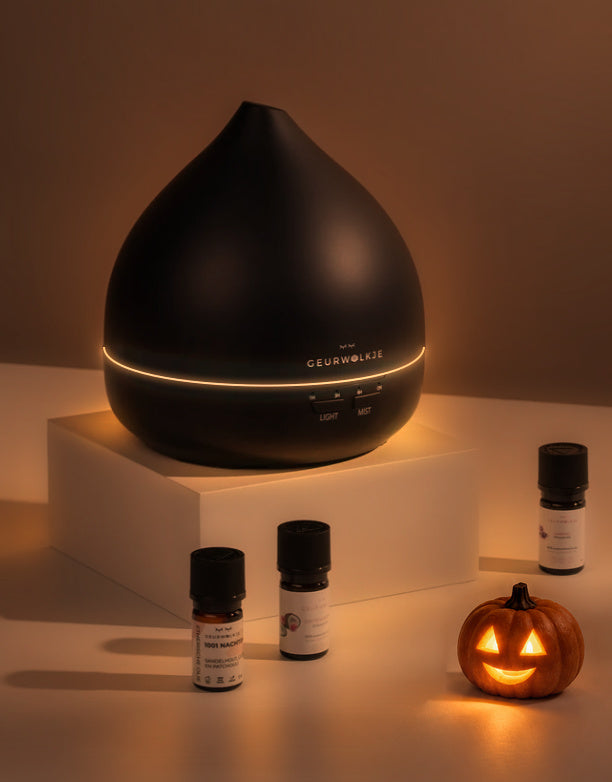 Unity 2.0 Sleeping Beauty Zwart met Lavendel, Ontspanning en 1001 Nachten bij avondlicht met Halloween-pompoen.