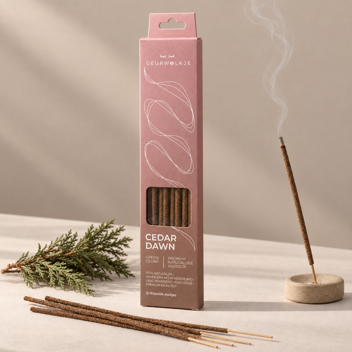 Cedar Dawn Green Cedar wierook van Geurwolkje, met verpakking, losse stokjes, gloeiend stokje en geurgebonden ingrediënten