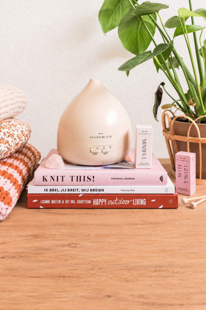 Unity 2.0 Nude met Mindful en Glow & Flow etherische oliën – lichte highlightfoto