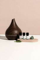 Geurwolkje Vitaliteitsbundel – Unity Donkerhout met Fris Briesje 5 ml, Tea Tree en Eucalyptus op een nude achtergrond